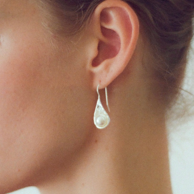 Ava Pearl Earrings - Image 3