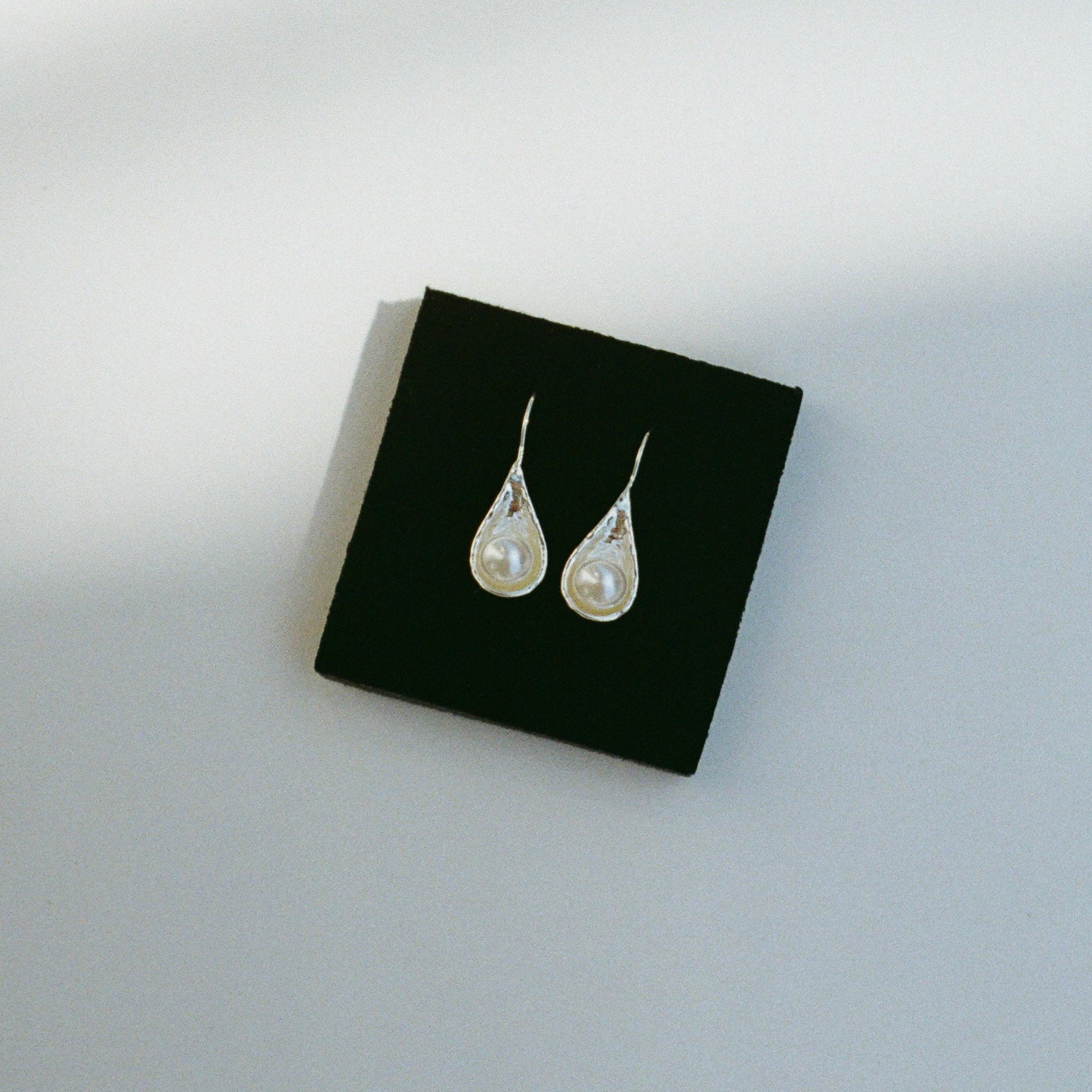Ava Pearl Earrings - Image 4