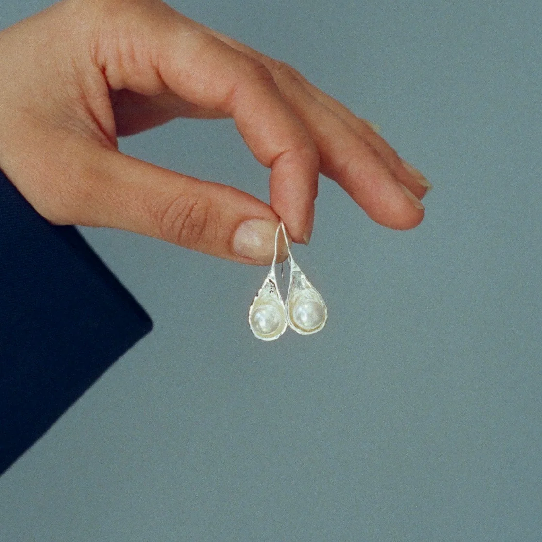 Ava Pearl Earrings - Image 5